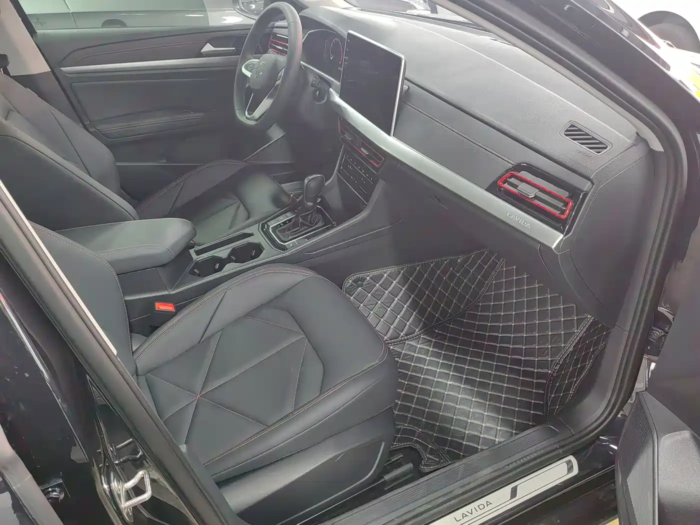 Volkswagen Lavida 2024 Model 300TSI DSG Starlight Full Comfort Edition фото 6