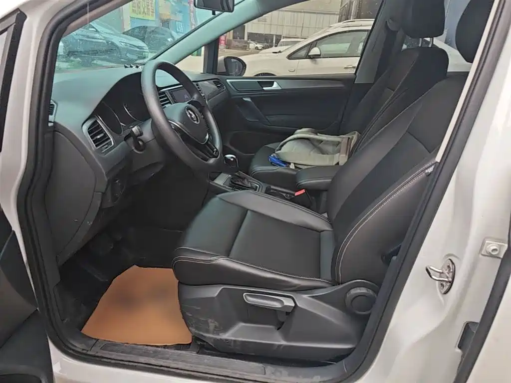 Volkswagen Golf Sportsvan 2018 1.6L Automatic Comfort фото 15