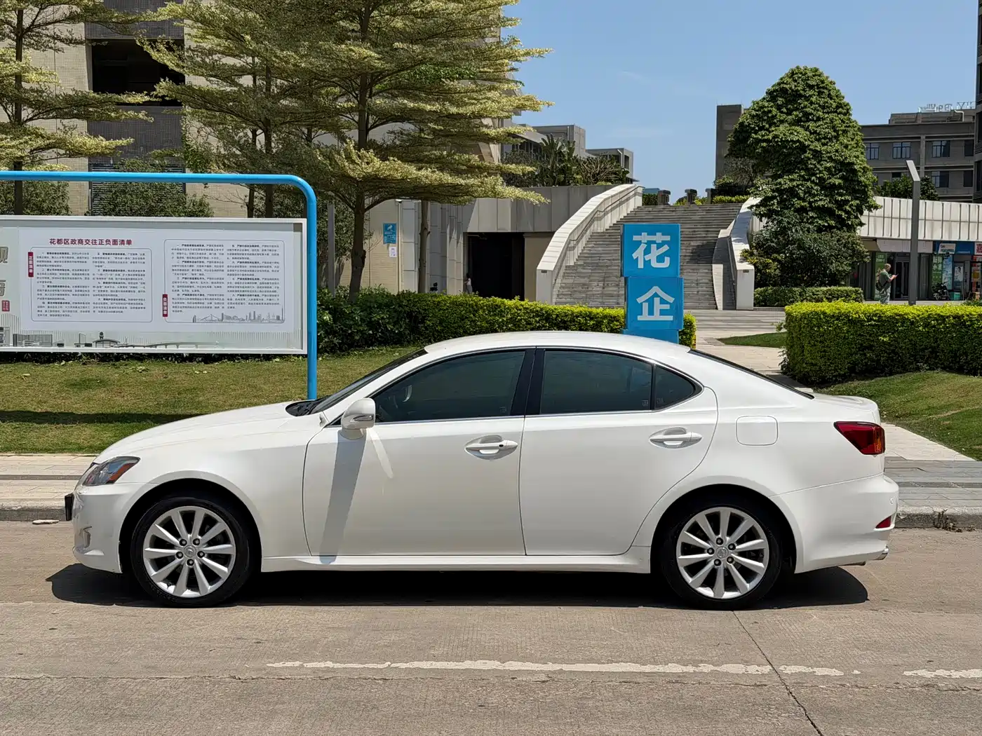 Lexus IS 2009 300 фото 10