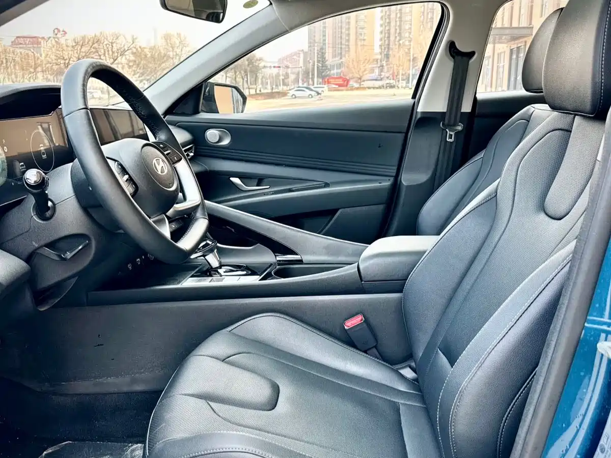 Hyundai Elantra 2023 1.5L CVT TOP Flagship Edition фото 10