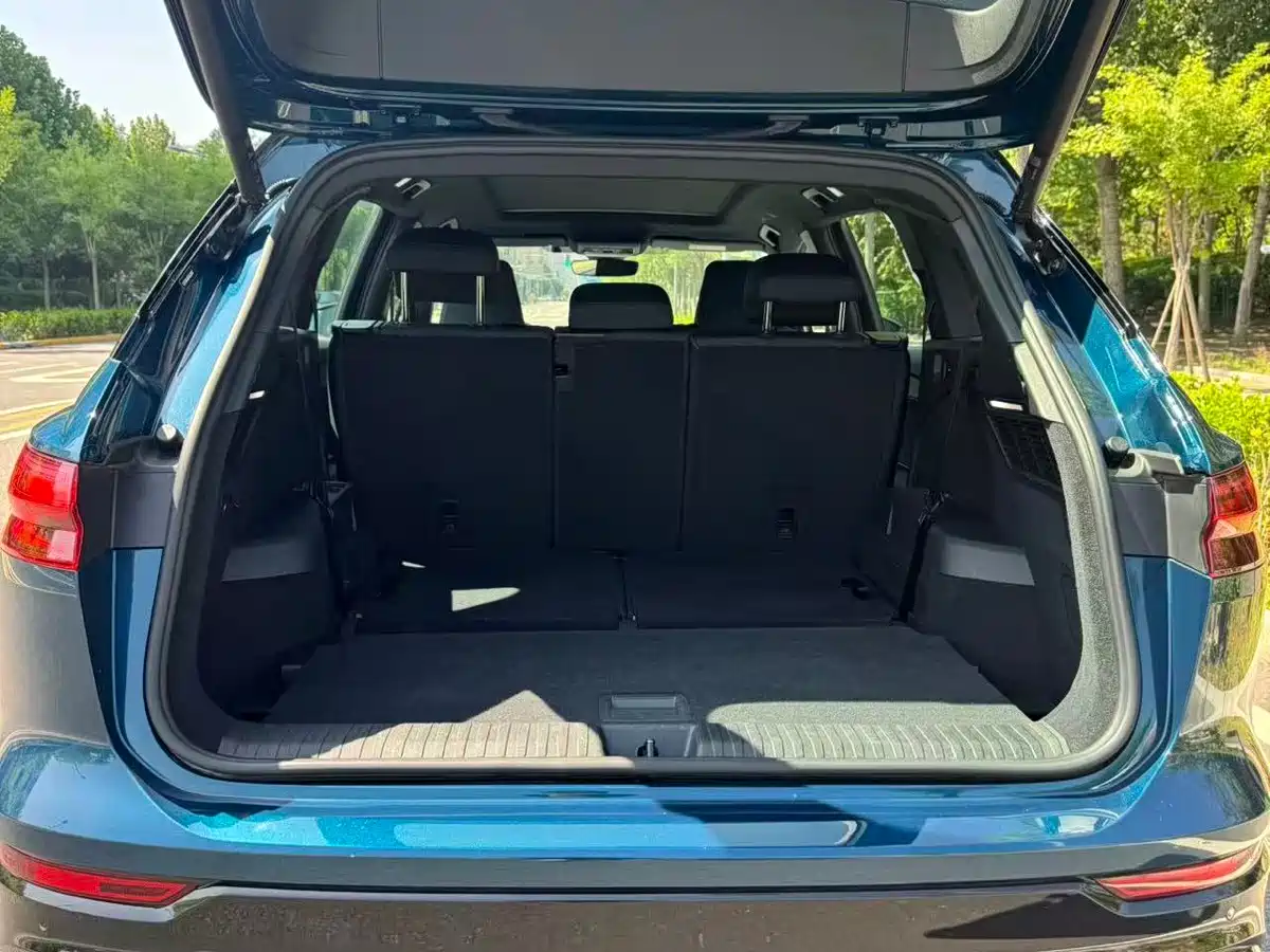 Photo 8 - Audi Q5 e-tron