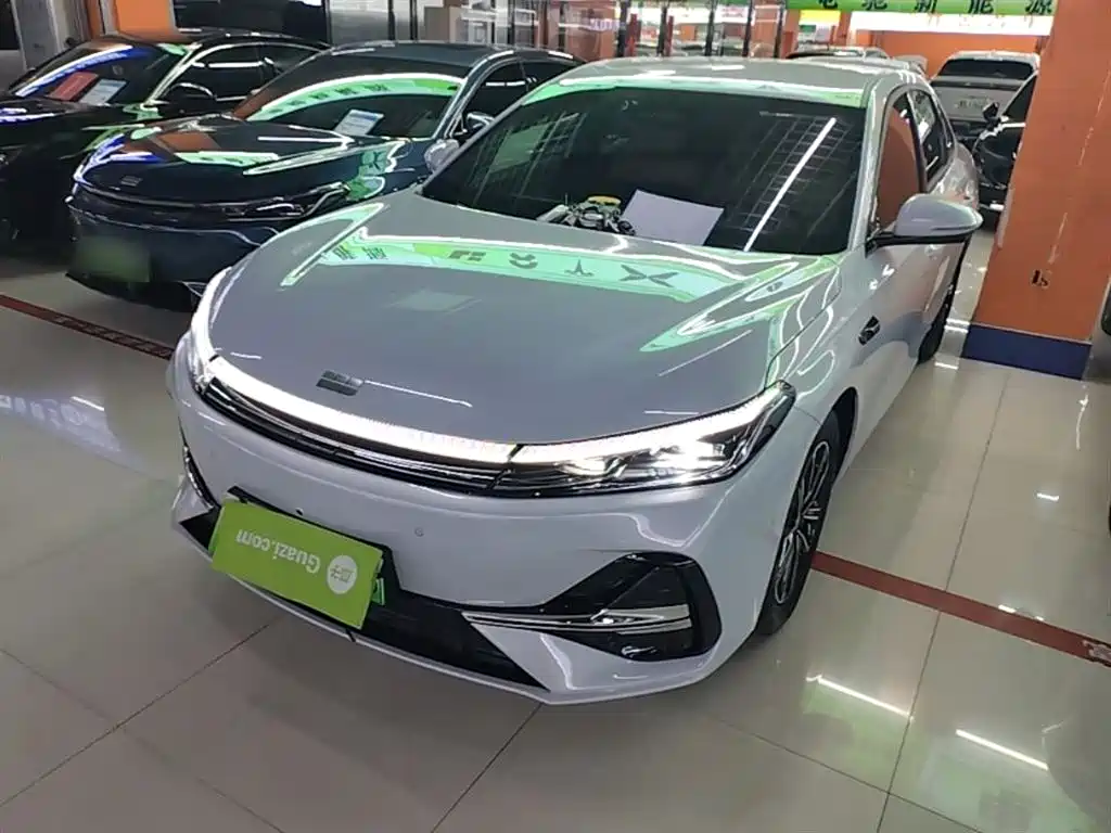 Geely Galaxy A7 2025 EM-i 70km Voyage Edition