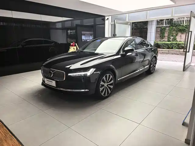 Volvo S90 2025 B5 Zhiyuan Luxury Edition — фото 1