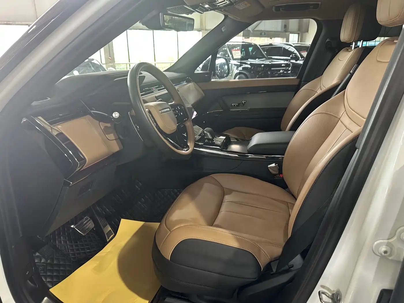 Land Rover Range Rover Sport 2024 400PS Dynamic SE фото 9