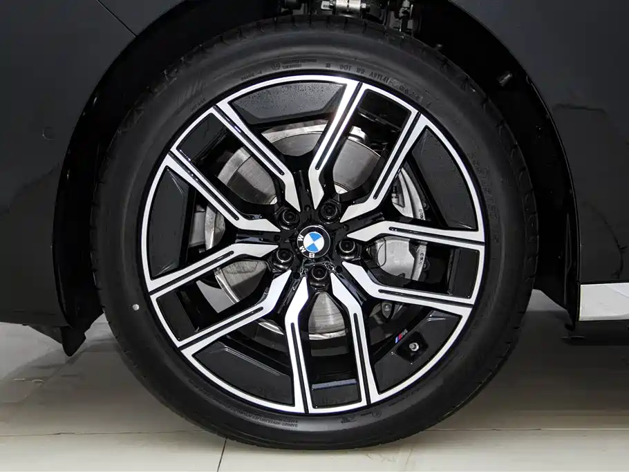 BMW 7 Series 2023 Model 735Li M Sport Package фото 12
