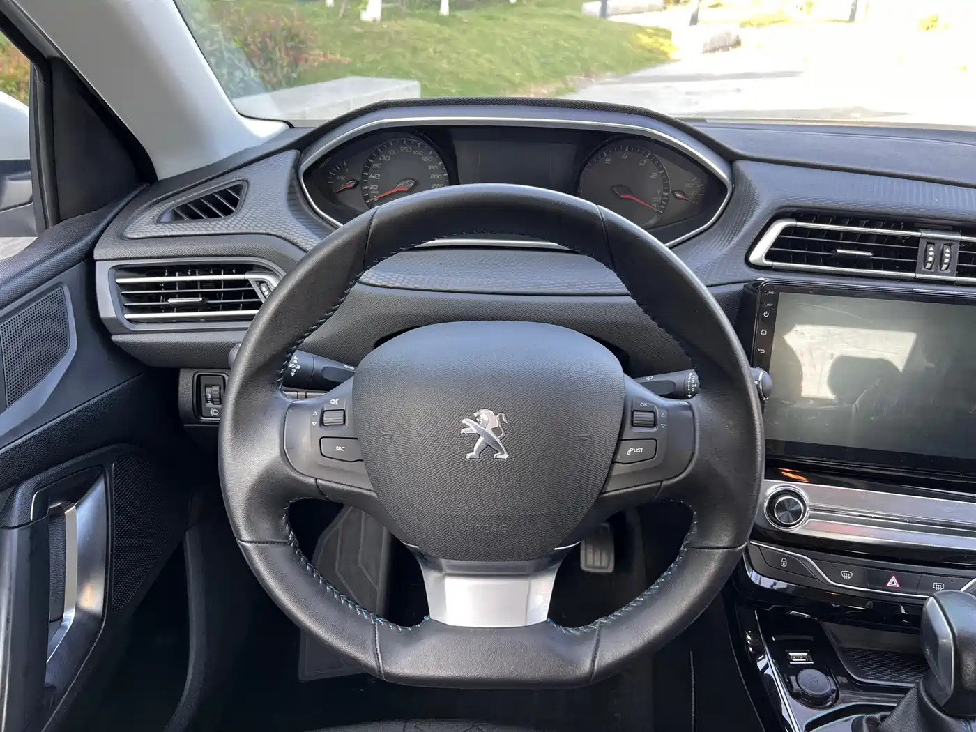 Peugeot 308 2016 1.6L Automatic Luxury фото 13