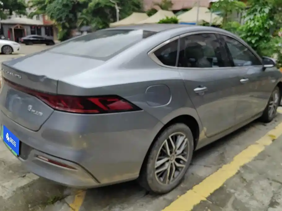 BYD Qin PLUS 2021 DM-i 55KM Flagship фото 3