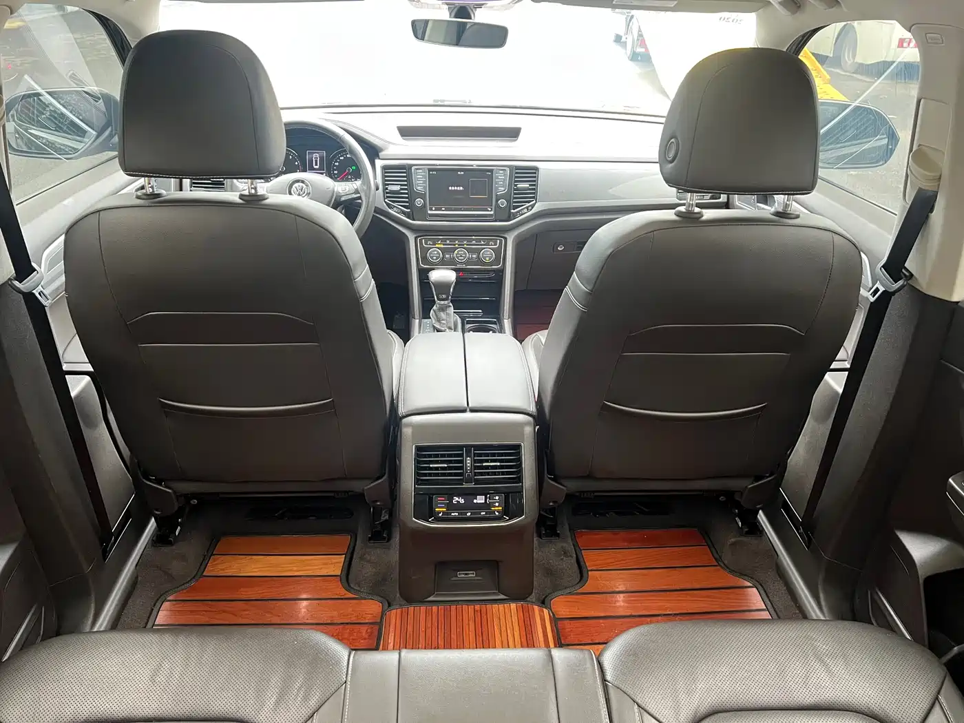 Volkswagen Teramont 2017 530 V6 4WD Luxury Edition фото 12