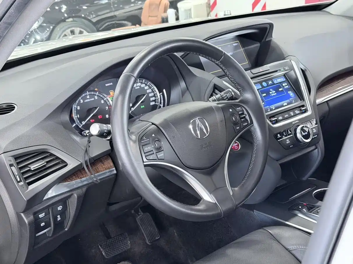 Photo 5 - Acura MDX
