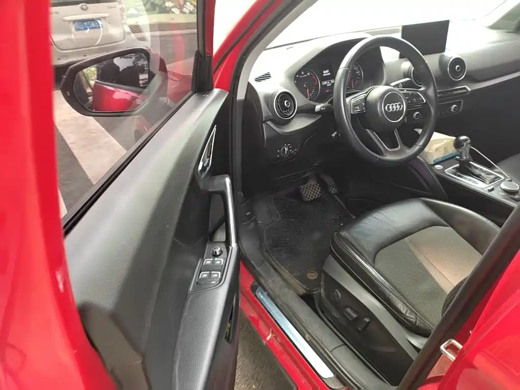 Photo 18 - Audi Q2L