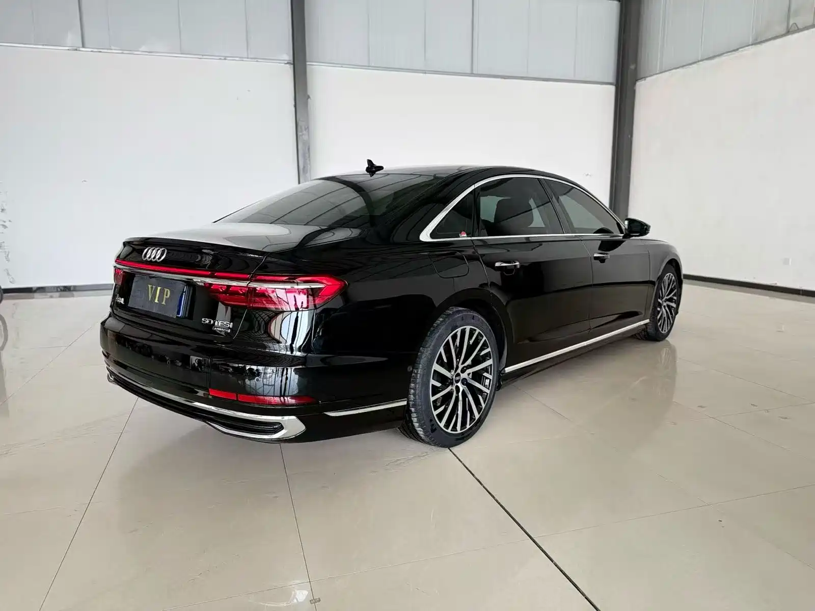 Photo 6 - Audi A8