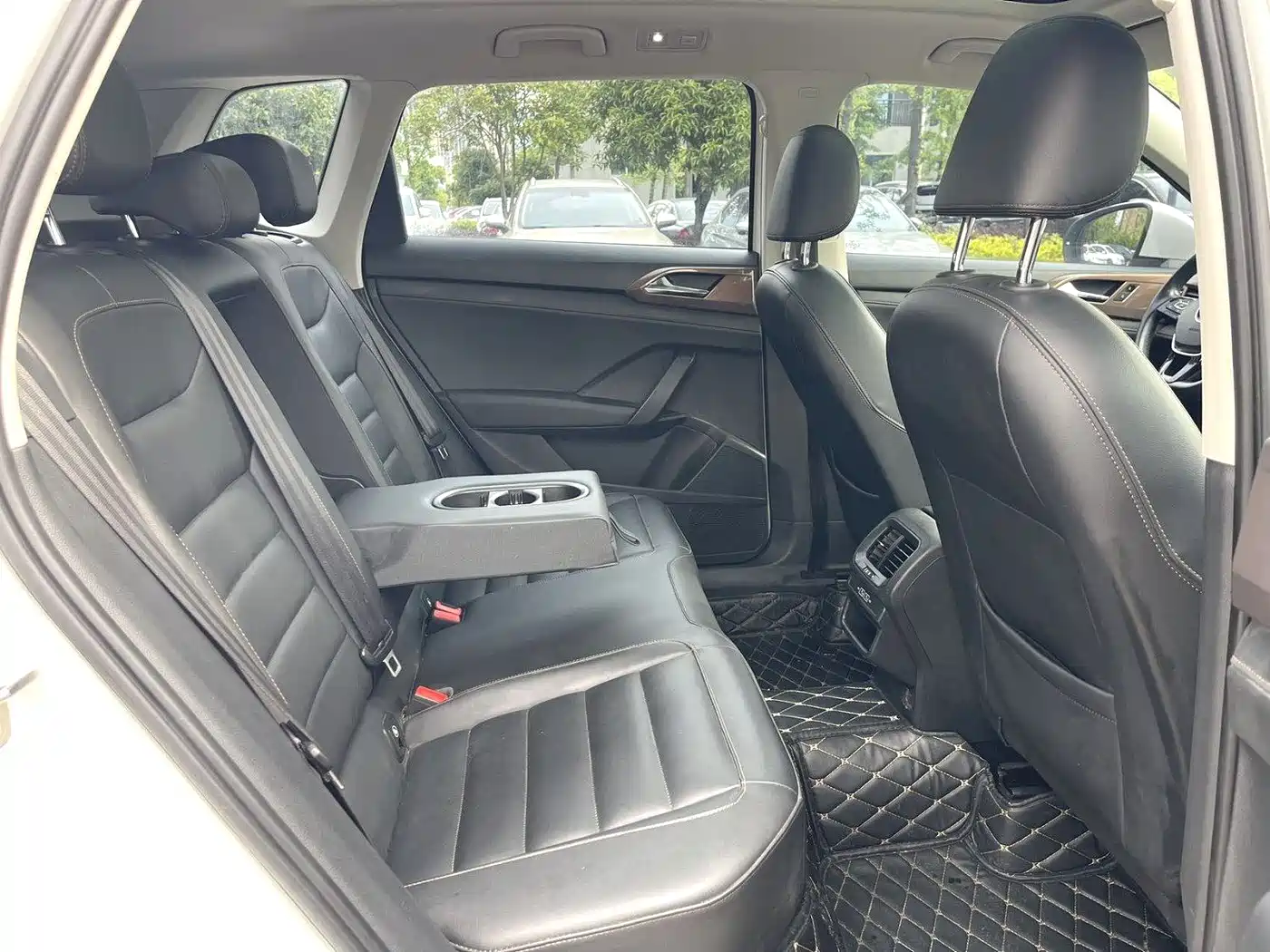 Volkswagen Tharu 2020 280TSI 2WD Luxury Edition China VI фото 5