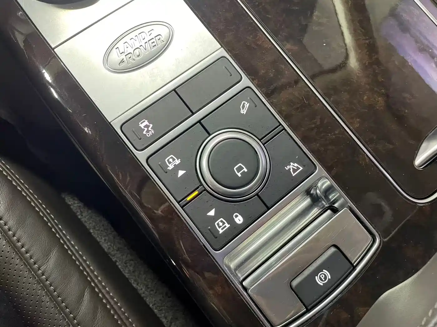 Land Rover Range Rover 2020 3.0 L6 Heritage Extended Edition фото 17