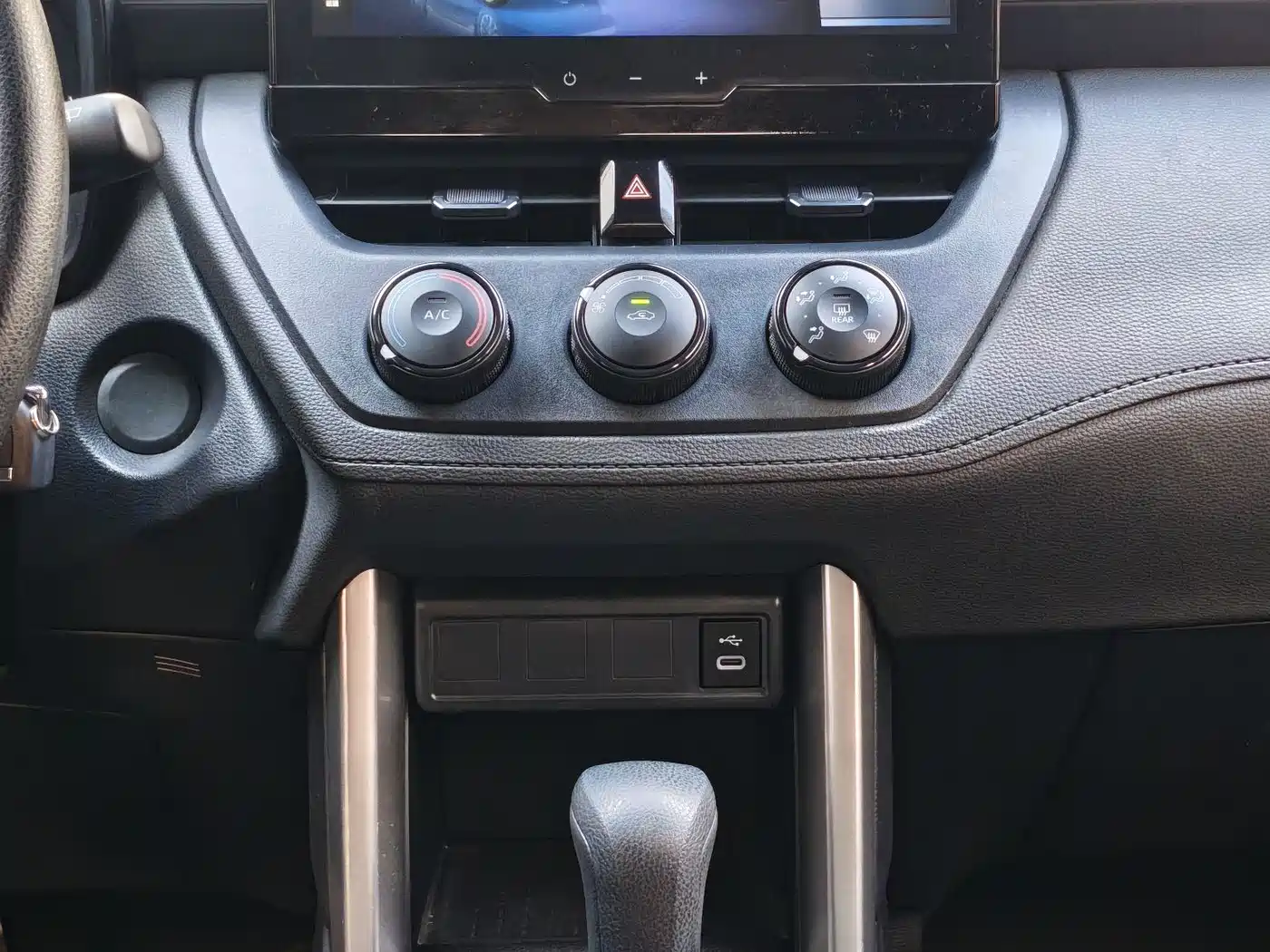 Toyota Corolla Cross 2023 2.0L Pioneer Edition фото 15