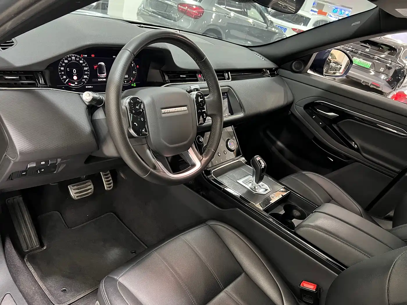 Land Rover Range Rover Evoque 2020 Model 249PS R-DYNAMIC S Gloss Black Sport Edition фото 11
