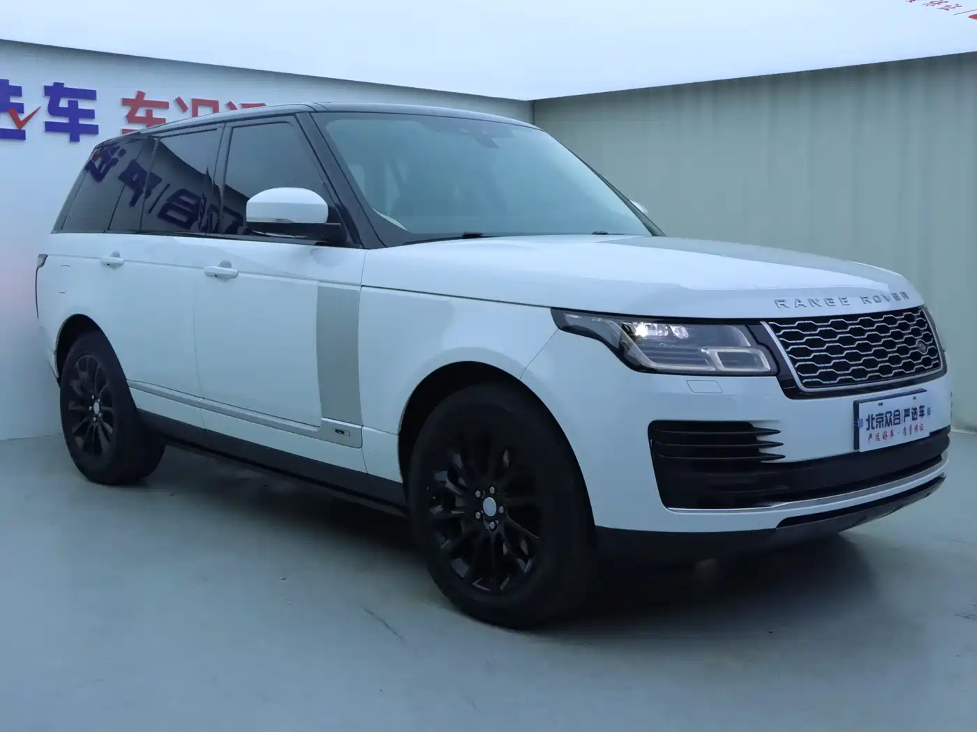 Land Rover Range Rover 2021 3.0 L6 Heritage Edition фото 2