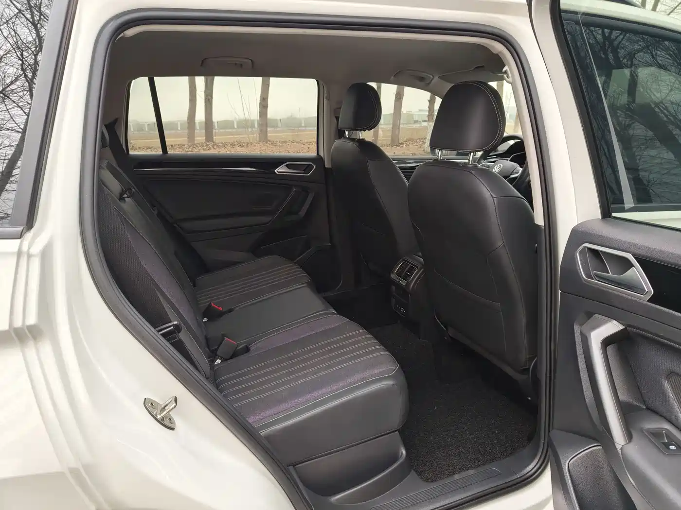 Volkswagen Tiguan L 2022 330TSI Automatic 2WD Comfort Edition фото 12