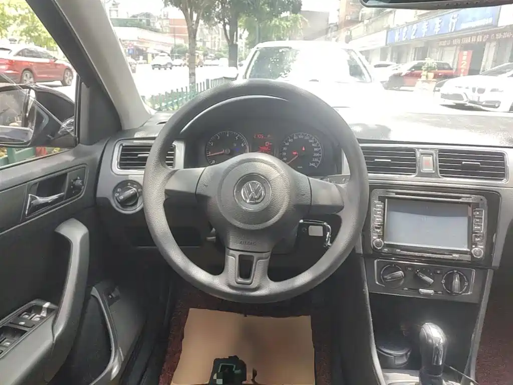 Volkswagen Santana 2013 1.6L Automatic Comfort Edition фото 11