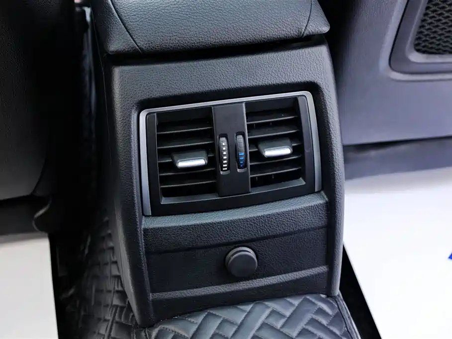 BMW 3 Series GT 2017 320i Fashion фото 32