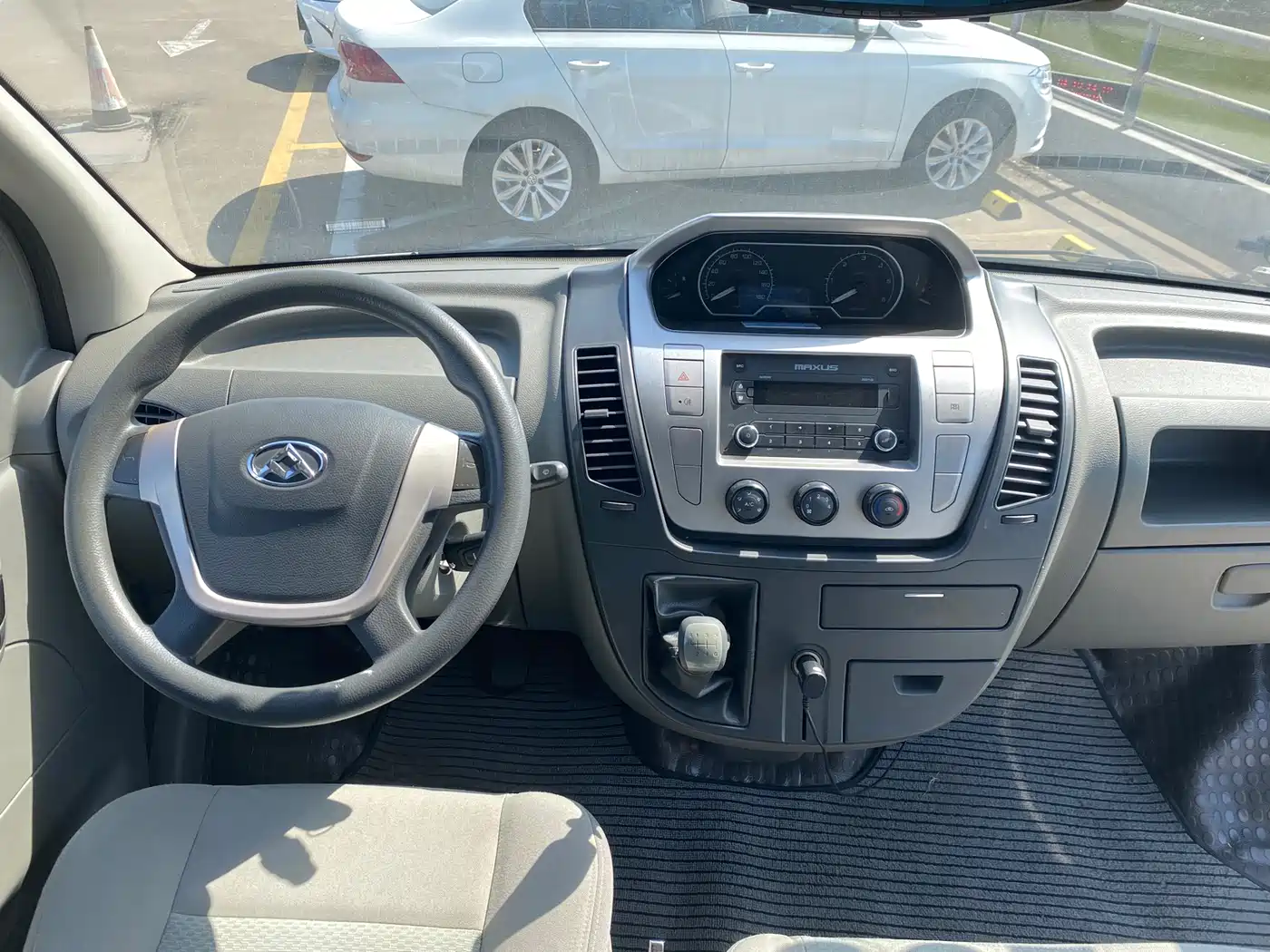 SAIC Maxus Xintu V80 2017 2.5T 6-speed manual Aoyun Tong China V short wheelbase medium roof 5/6/10 seats фото 7