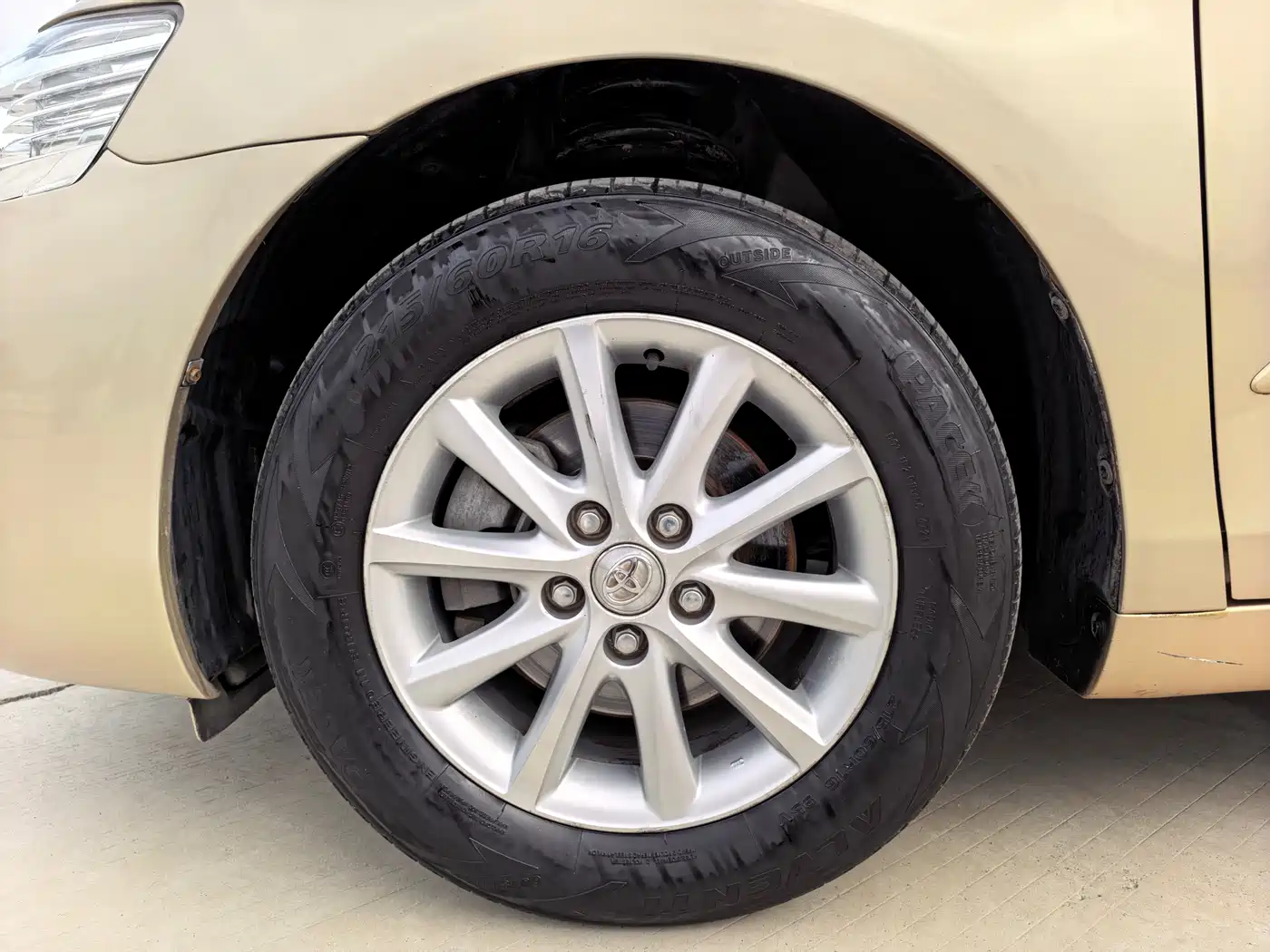 Photo 4 - Toyota Camry
