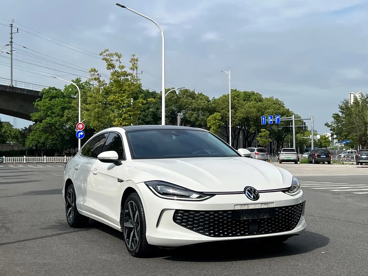 Volkswagen Lamando 2023 Lamando L 280TSI DSG Cool Edition фото 3