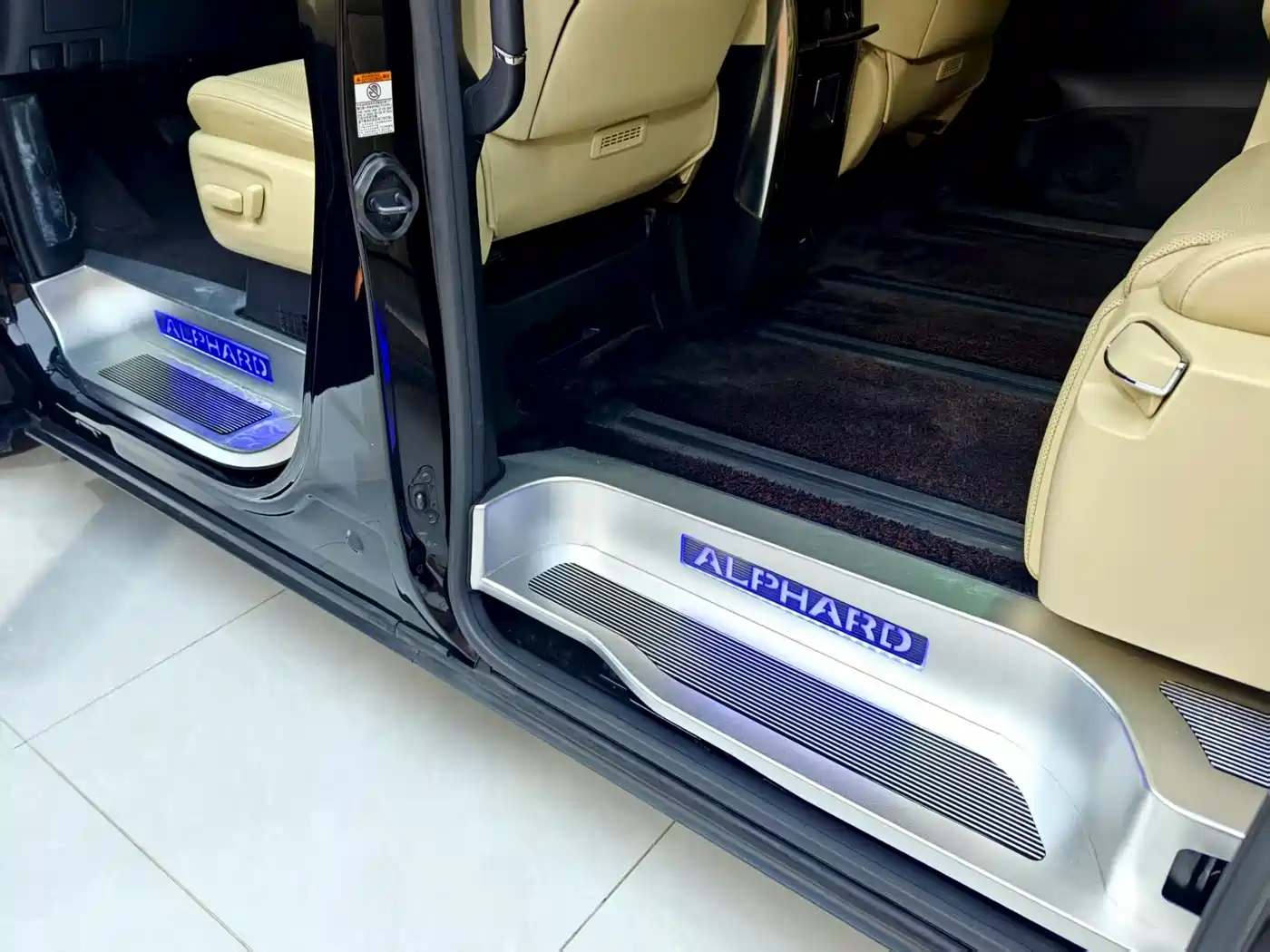 Toyota Vellfire 2020 Twin Engine 2.5L HV Premium Edition фото 7