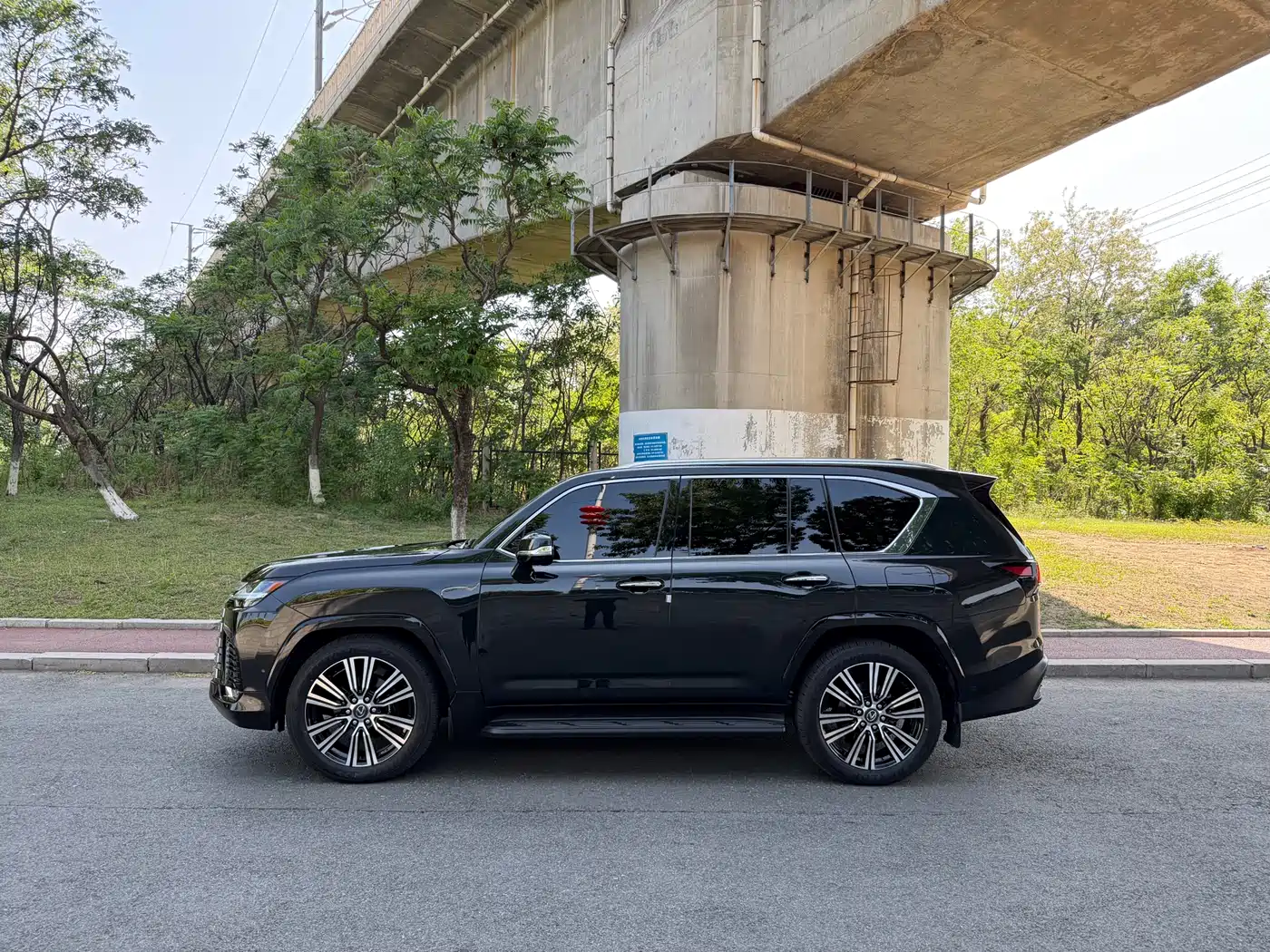 Lexus LX 2025 700h Boundary Edition фото 3