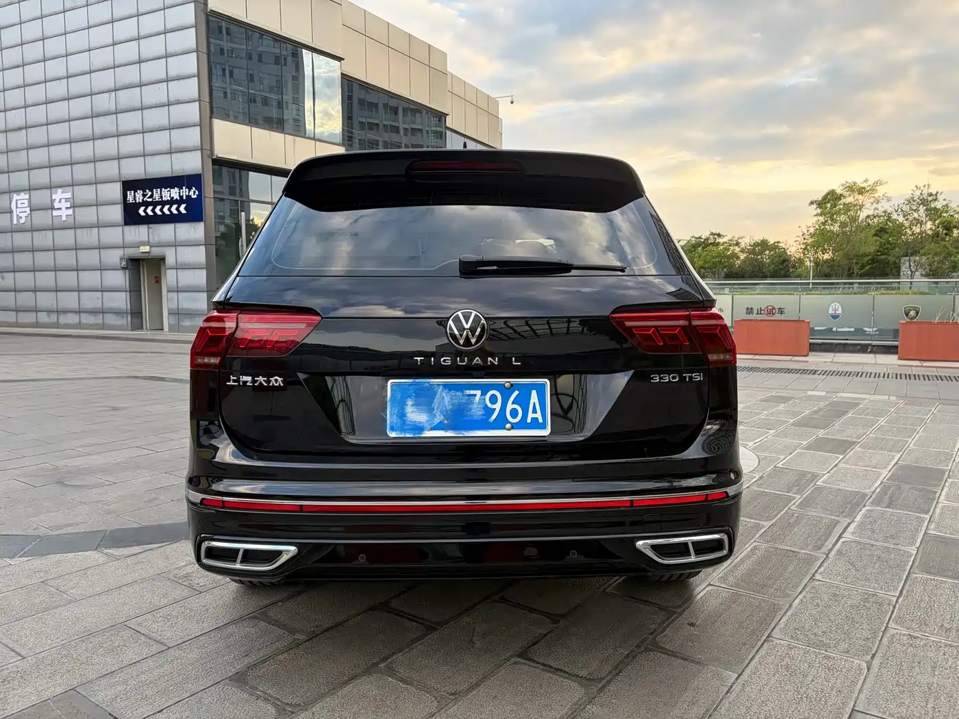 Volkswagen Tiguan L 2022 330TSI Auto 2WD R-Line Premium Edition фото 5