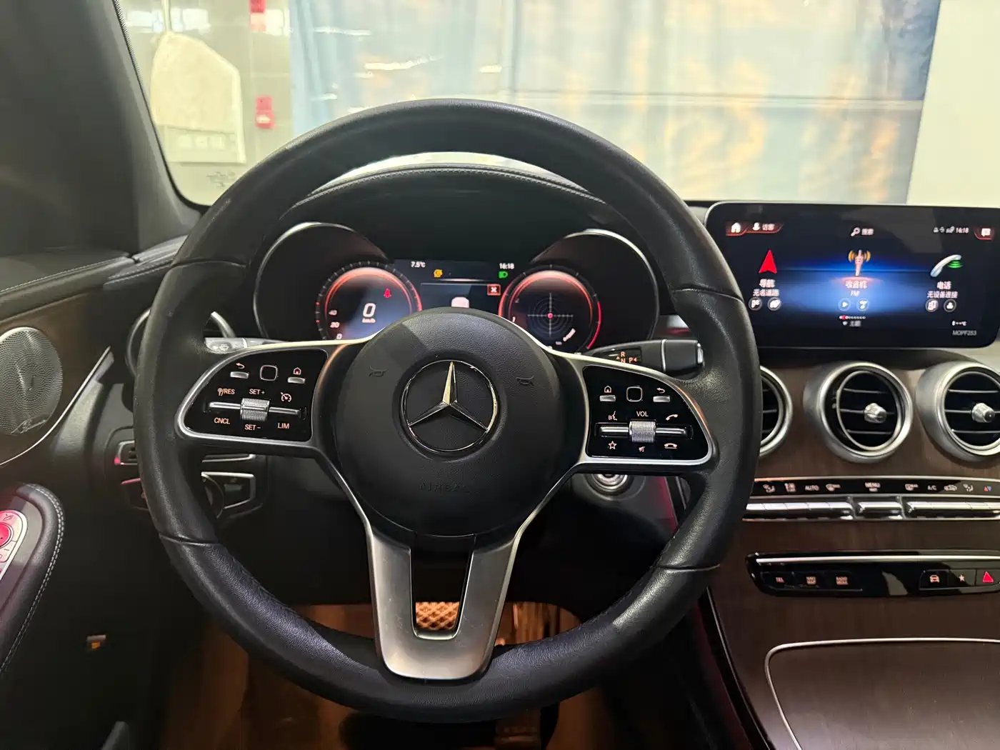 MERCEDES-BENZ GLC