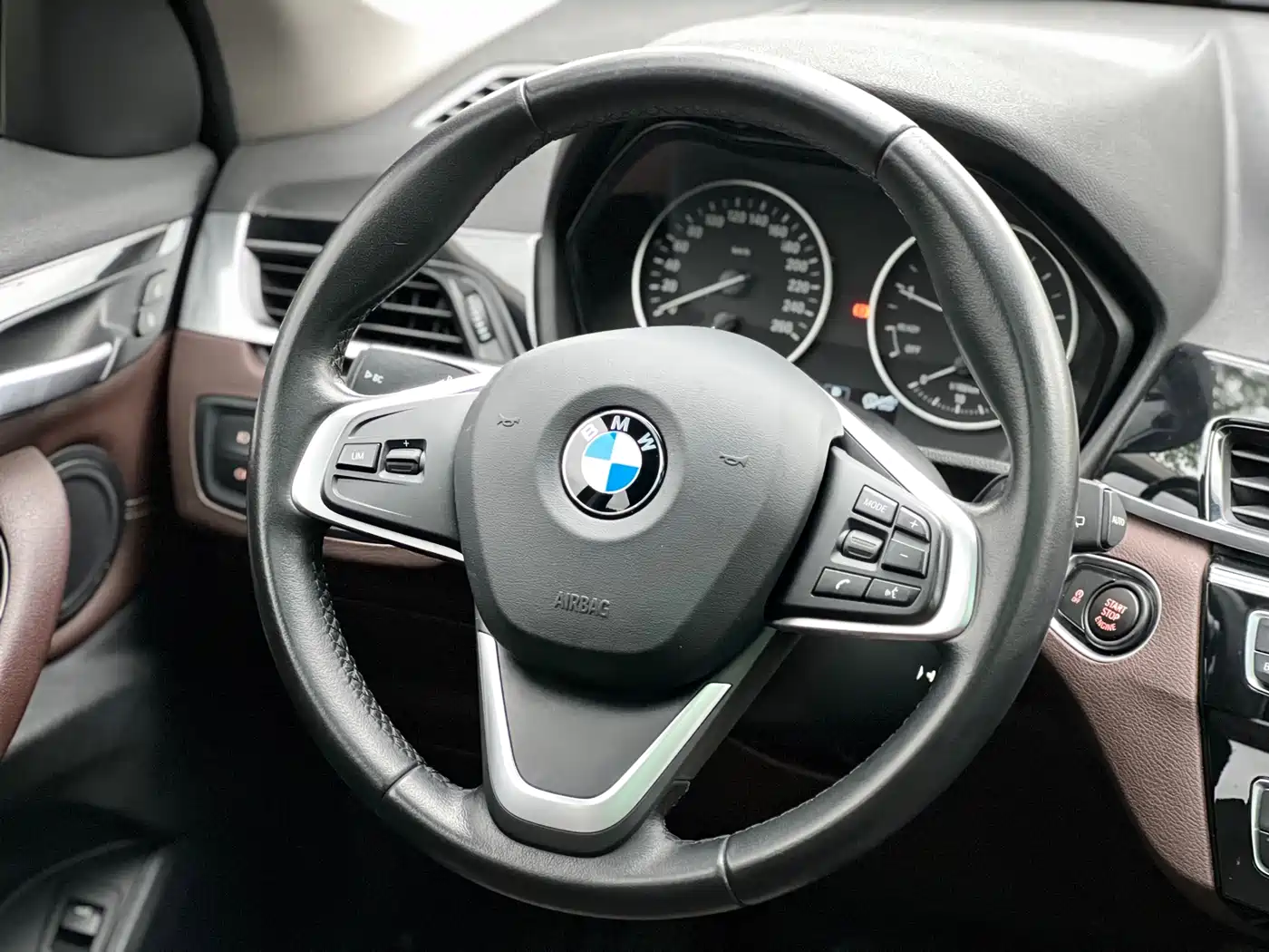 BMW X1 2018 sDrive18Li Premium Model фото 11