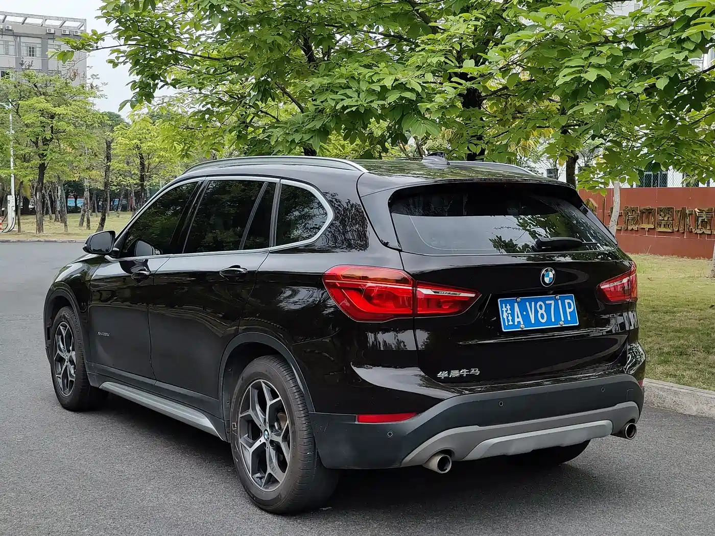 BMW X1 2018 xDrive20Li Premium Model фото 4
