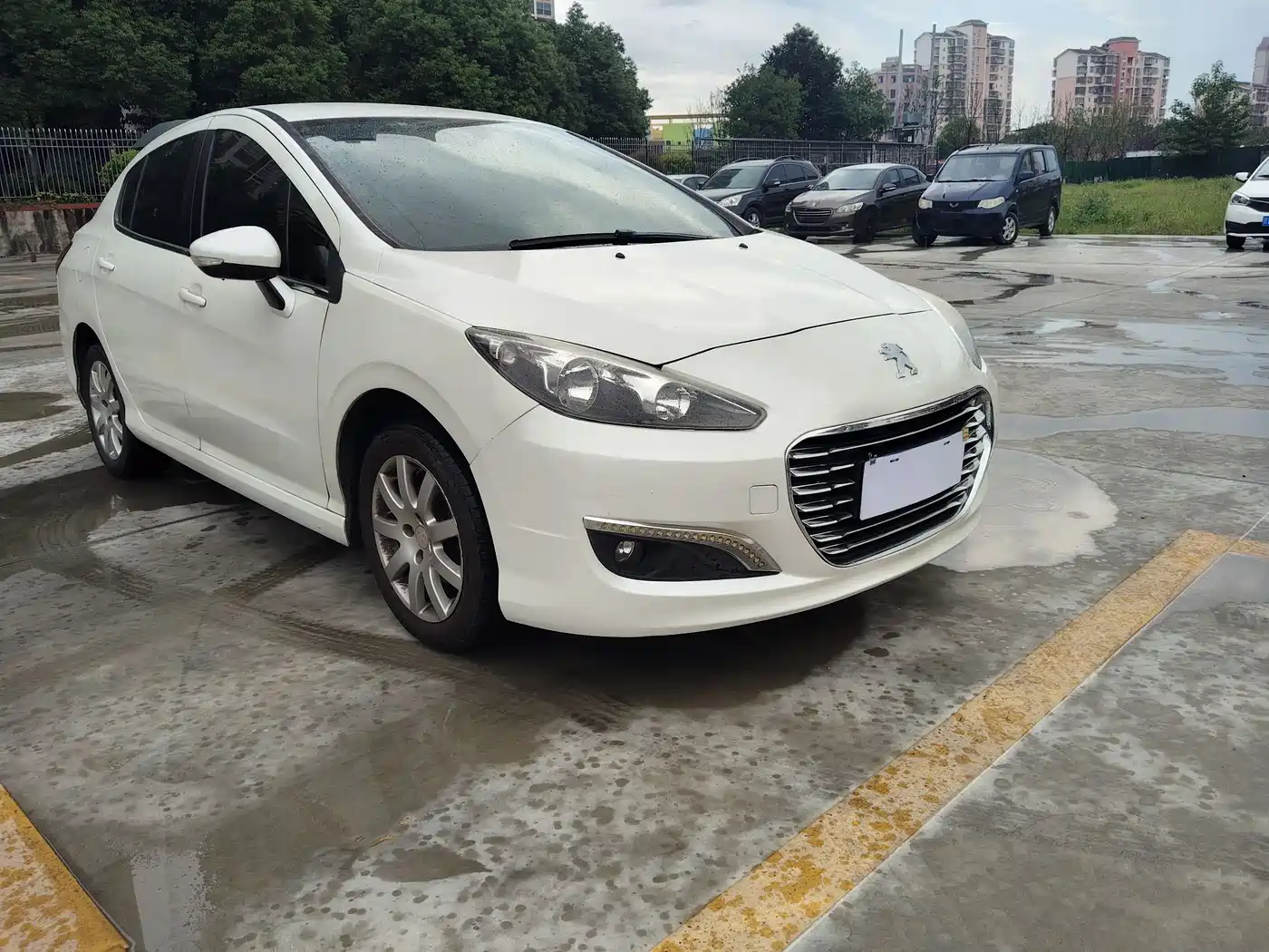 Peugeot 308 2014 Model Joy Edition Classic 1.6L Automatic Superior Style фото 3