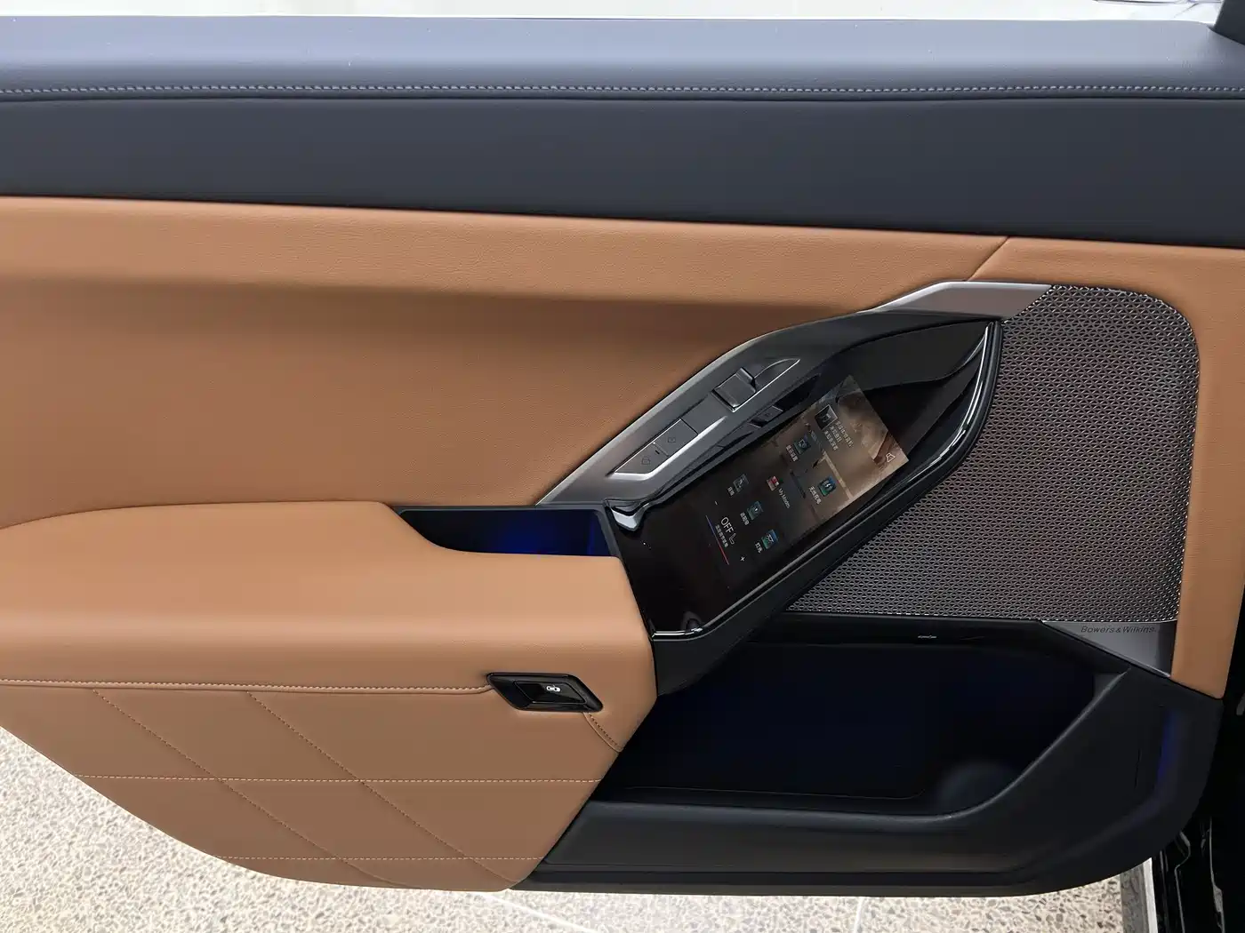 BMW 7 Series 2023 Model 740Li Leading M Sport Package фото 25