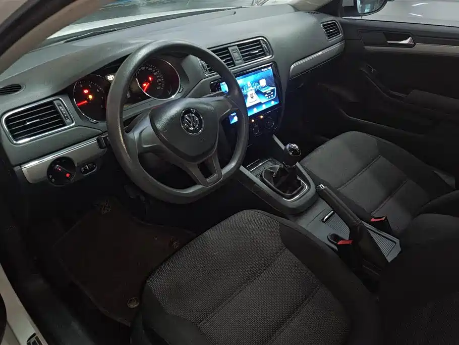 Volkswagen Sagitar 2018 1.6L Manual Fashion фото 12