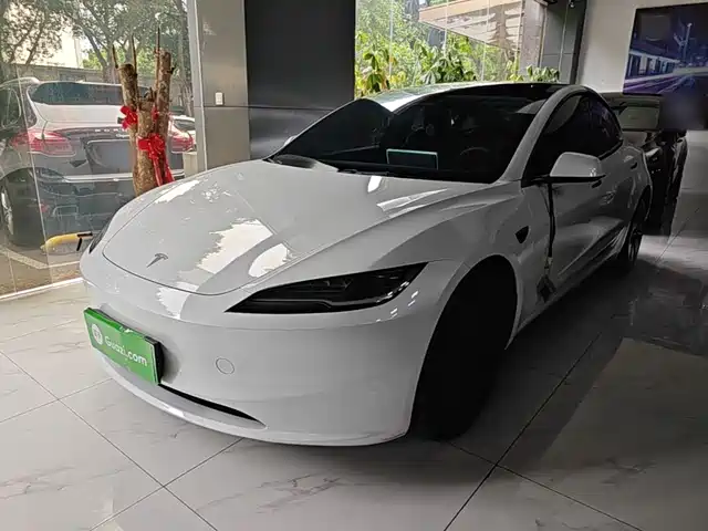 Tesla Model 3 2024