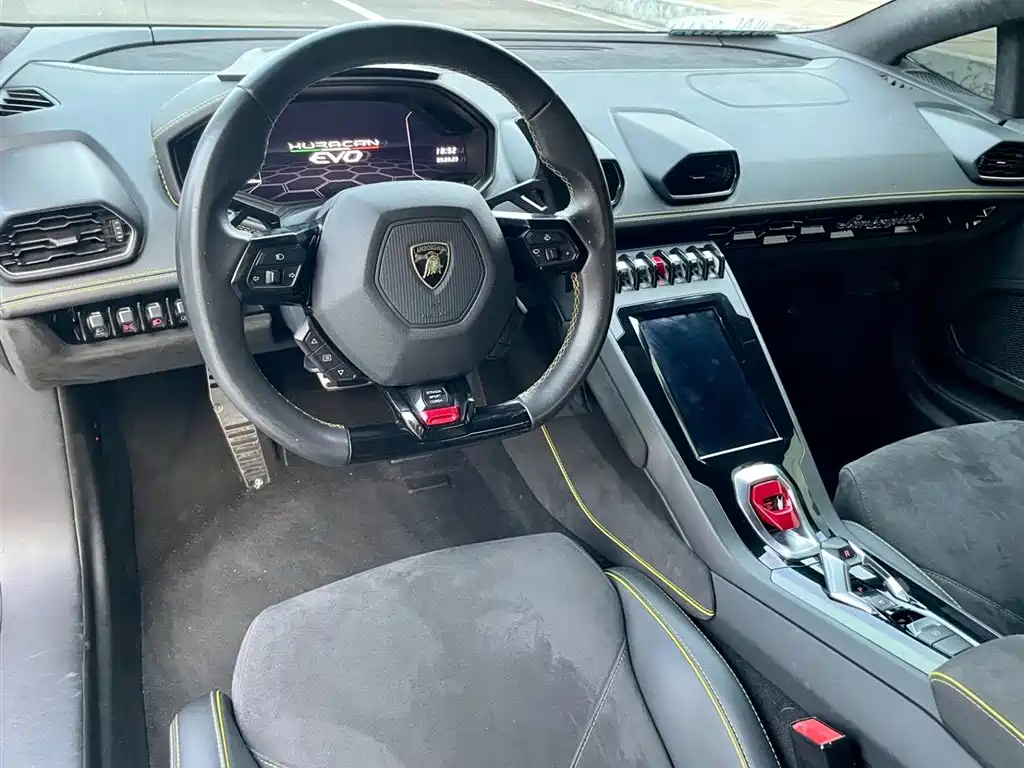LAMBORGHINI HURACÁN
