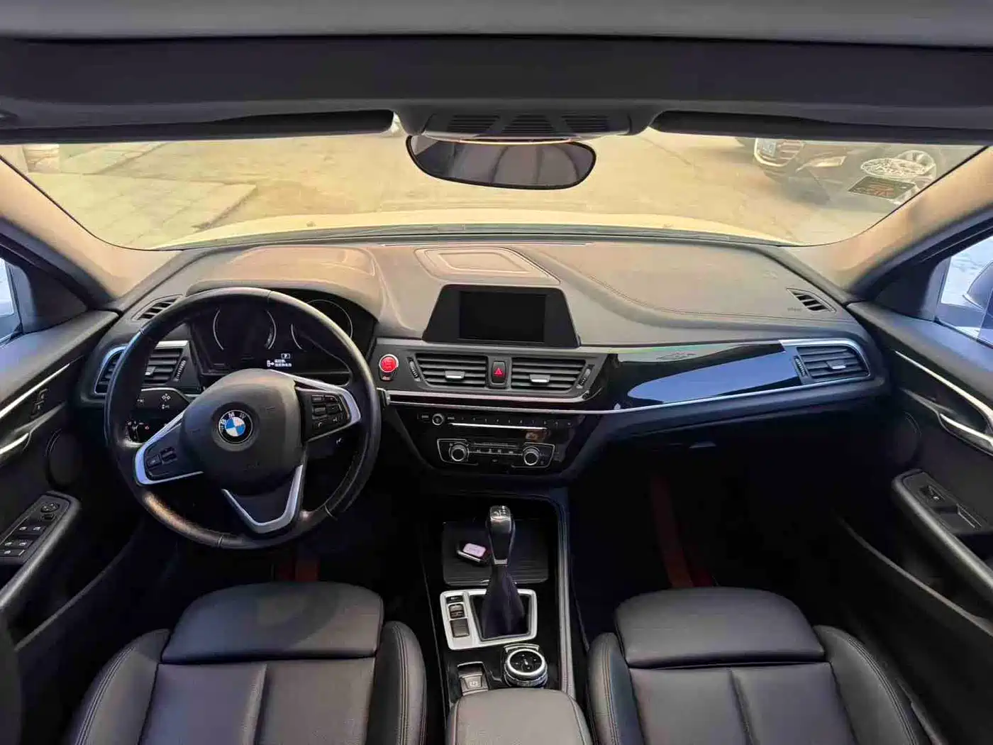 BMW 1 Series 2018 118i Sport Edition фото 5