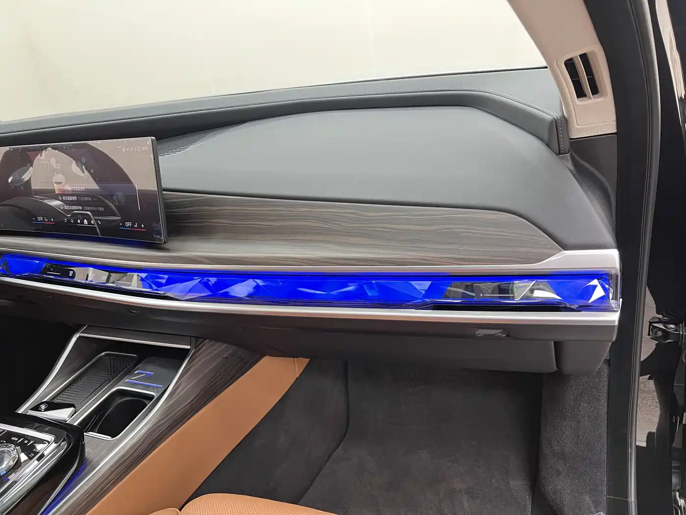 BMW 7 Series 2023 Model 740Li Leading M Sport Package фото 11
