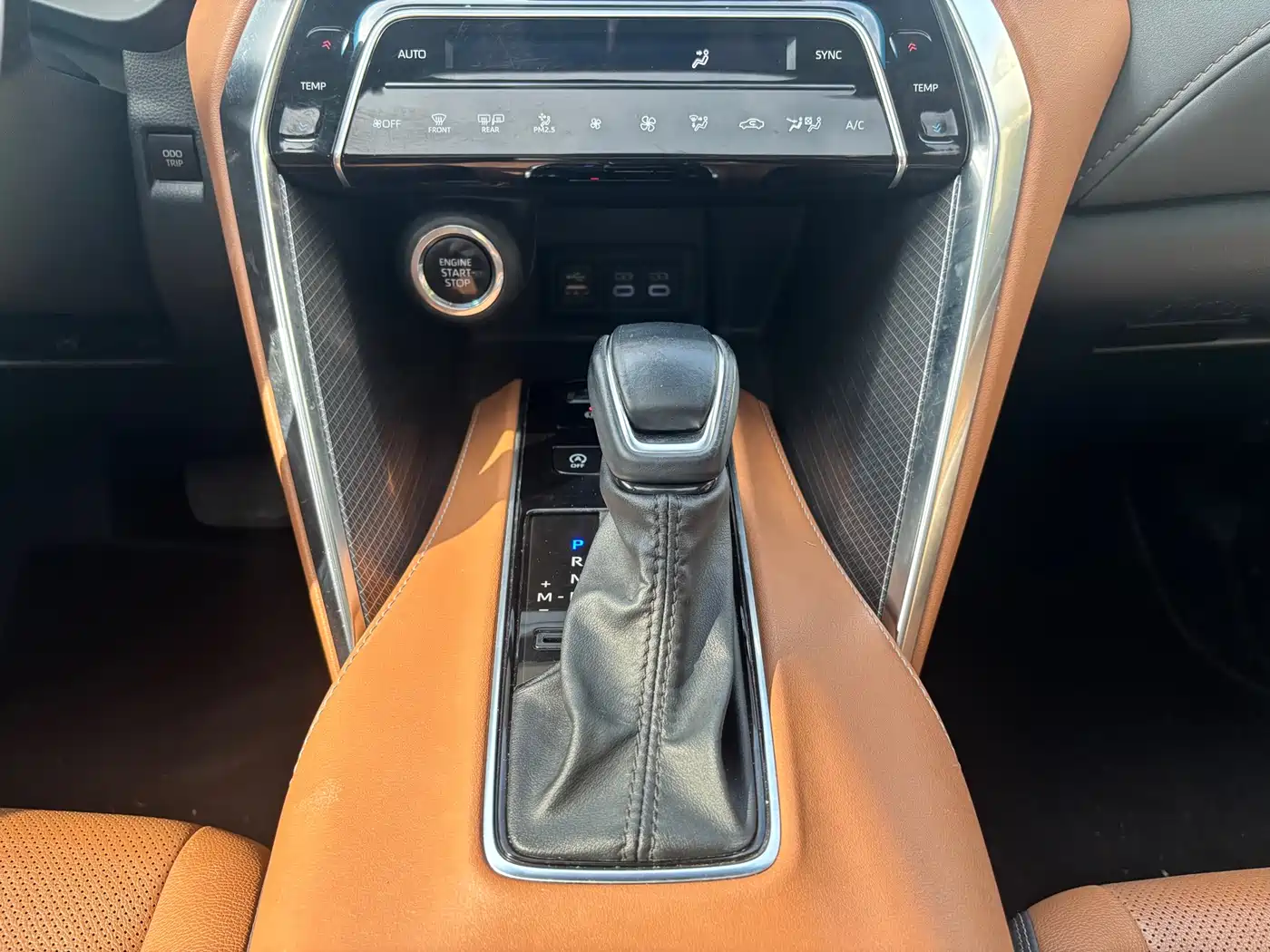 Toyota Venza 2023 2.0L CVT FWD Premium фото 13
