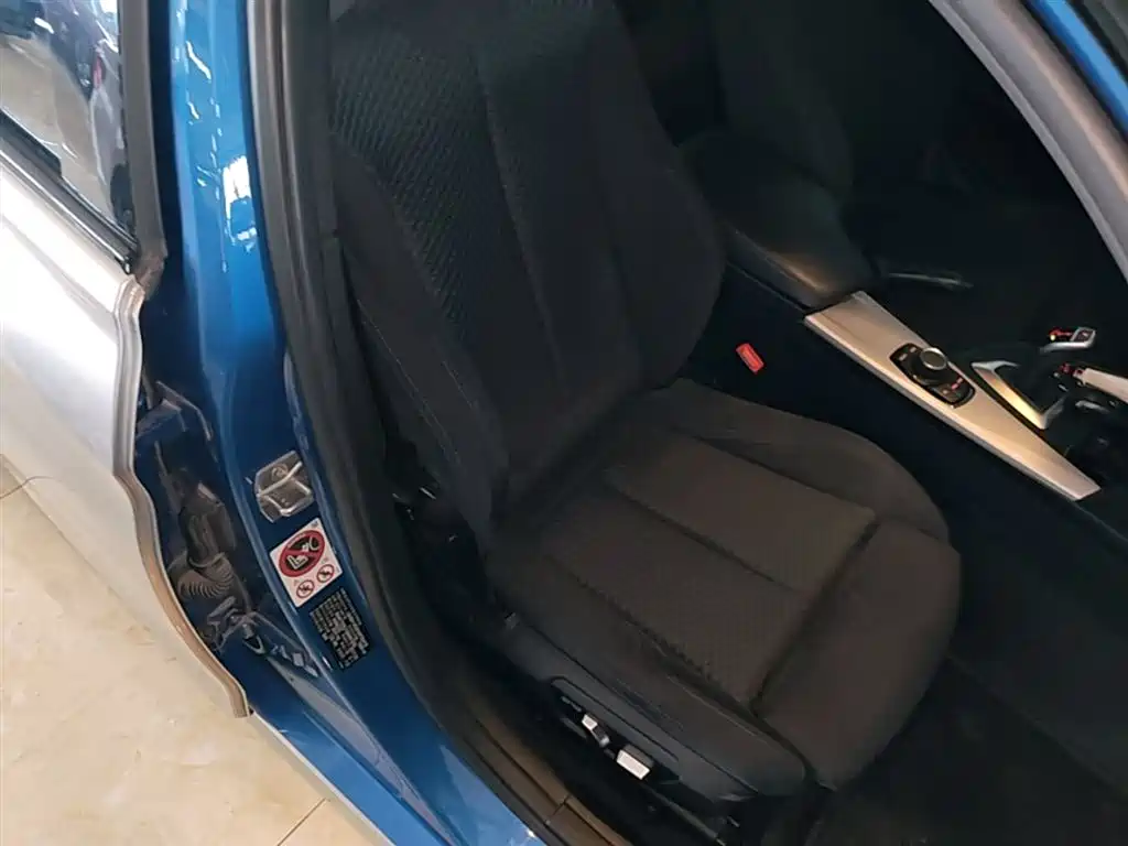 BMW 3 Series 2017 320i M Sport фото 25