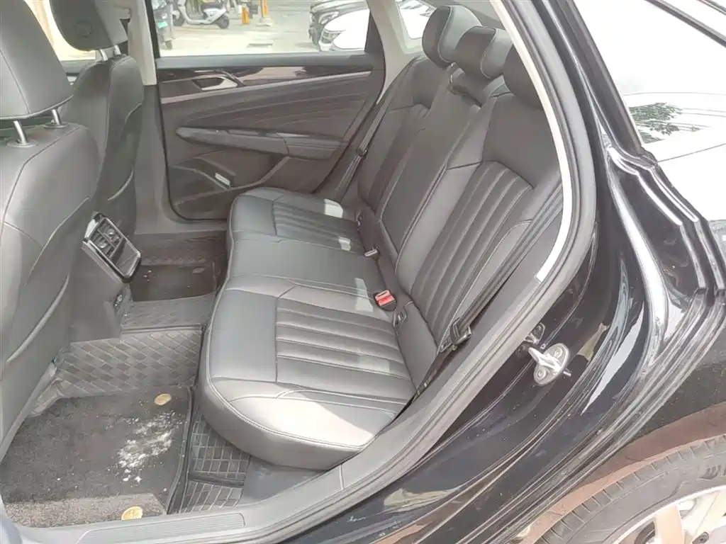 Volkswagen Passat 2024 280TSI Business Edition фото 17