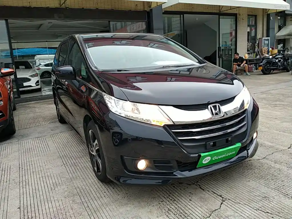 Фото 4 - Honda Odyssey