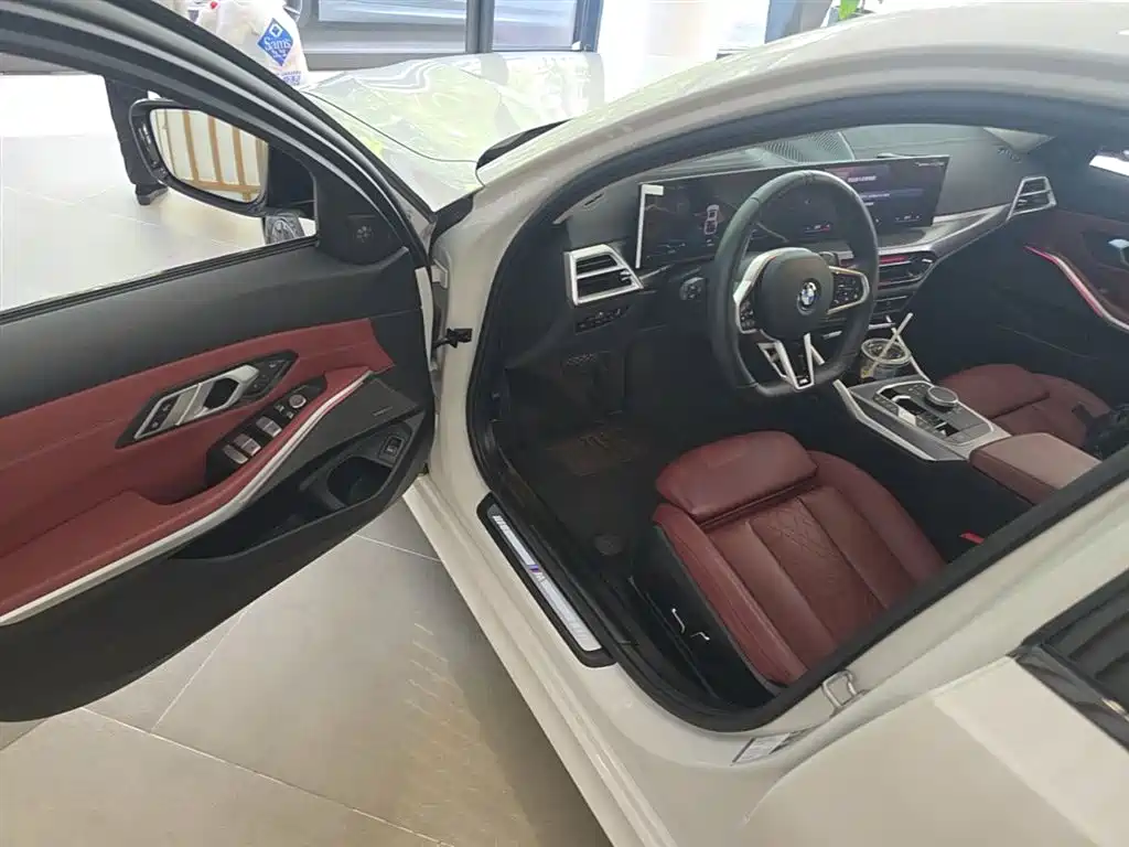 BMW 3 Series 2025 330Li M Sport Night Edition фото 23