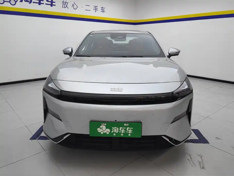 Geely Galaxy Galaxy L6 2025 EM-i 140km Explorer+ Edition фото 2