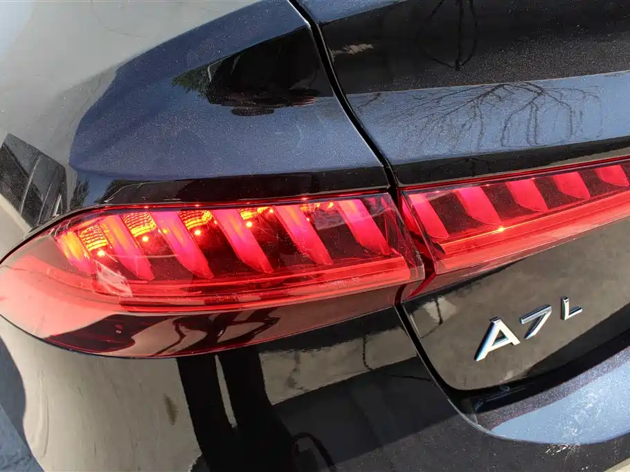 Audi A7L 2024 45TFSI quattro S-line Vision Edition Crystal Package фото 8
