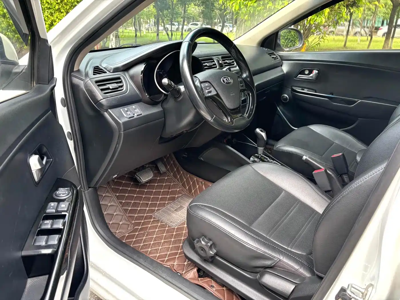 Kia K2 2015 Sedan 1.6L AT Premium фото 4