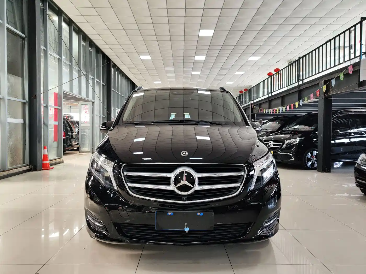Mercedes-Benz V-Class 2018 V 260 L Premium Long Wheelbase Edition China VI фото 2