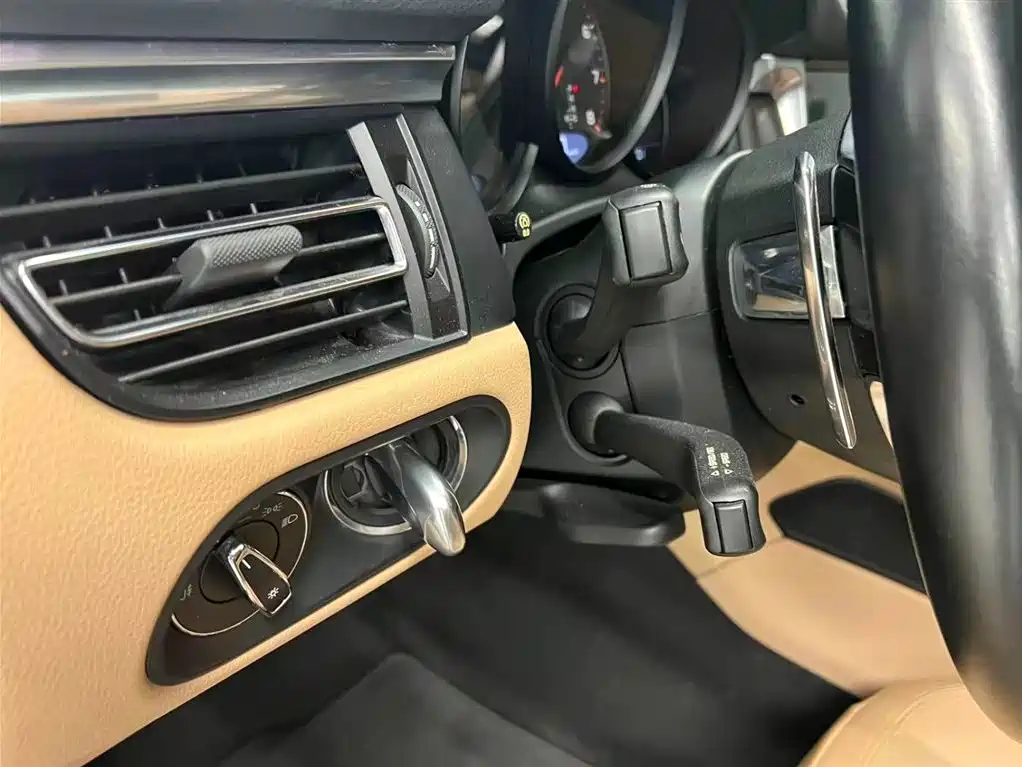Porsche Macan 2018 Macan 2.0T фото 12