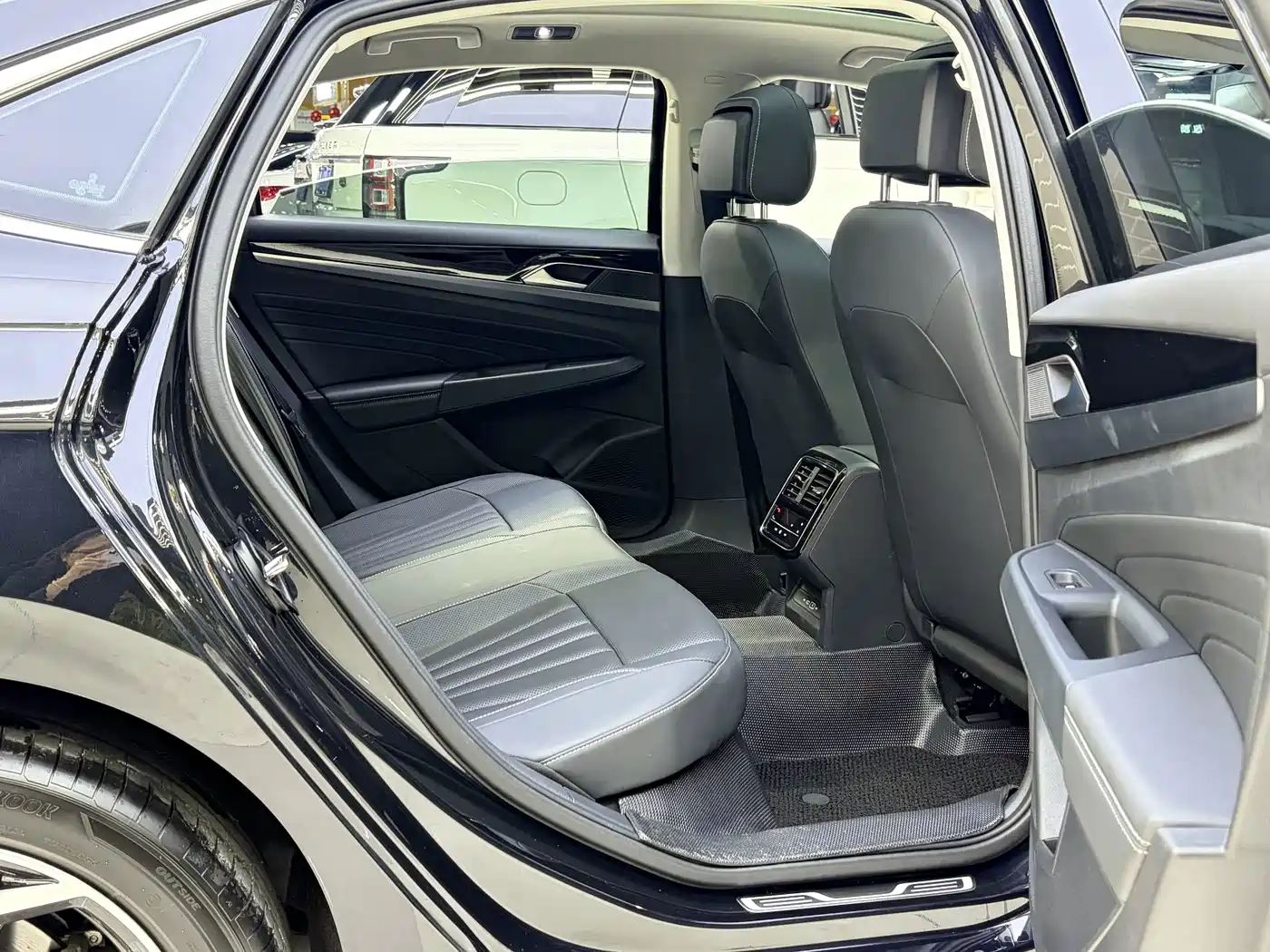 Volkswagen Passat 2025 2025 Outstanding 380TSI Starlight Dragon Soaring Edition